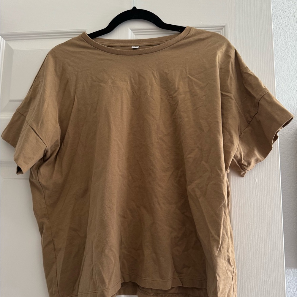 Simple Women’s Oversized Uniqlo T-Shirt Brown/Tan